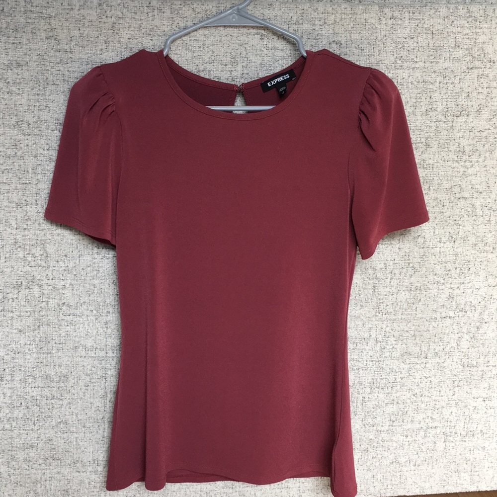 NWOT Express keyhole back top